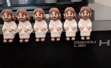 Miniaturas de Jesus impressas em 3D para lembrancinha