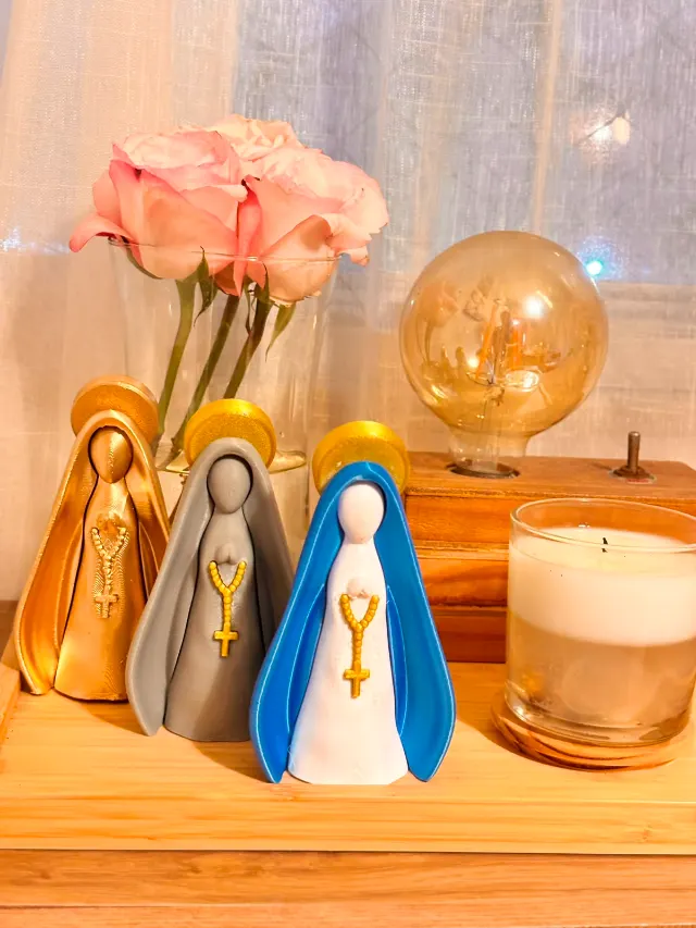 Imagens de Nossa Senhora impressas em 3D em três cores